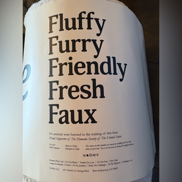 Luxurious Cream Faux Fur Throw Blanket - Picture 2 of 4